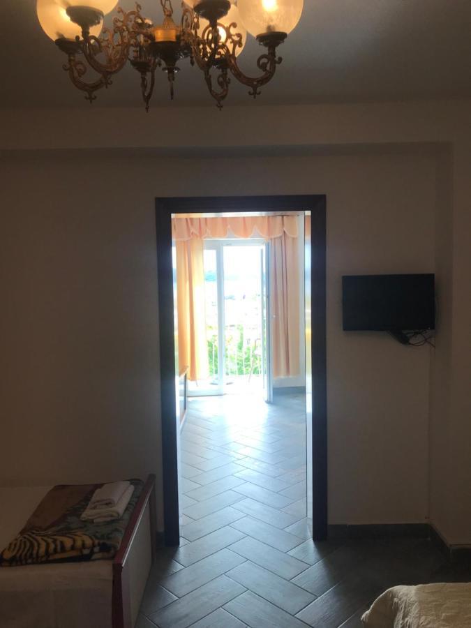 Rooms Laura เมดูลิน ภายนอก รูปภาพ