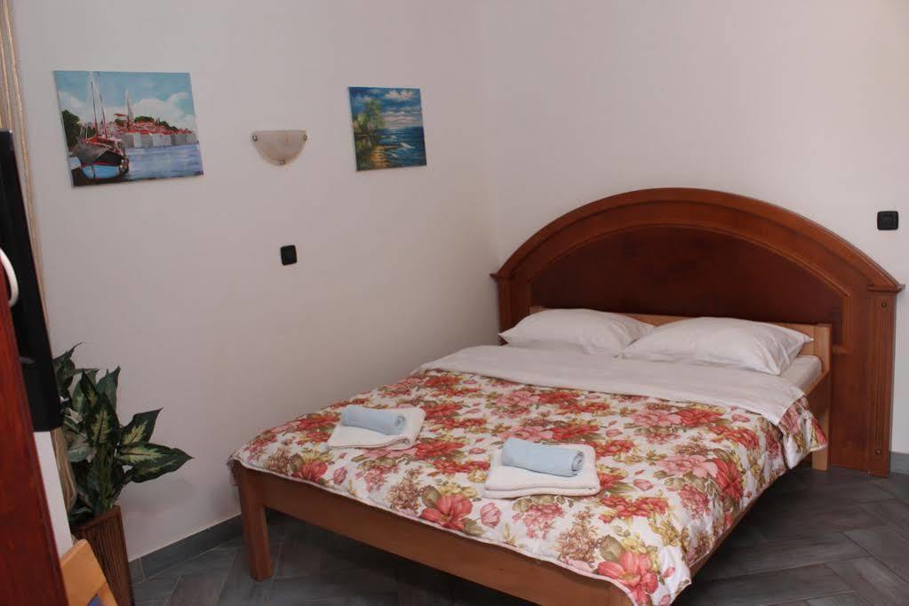 Rooms Laura เมดูลิน ภายนอก รูปภาพ
