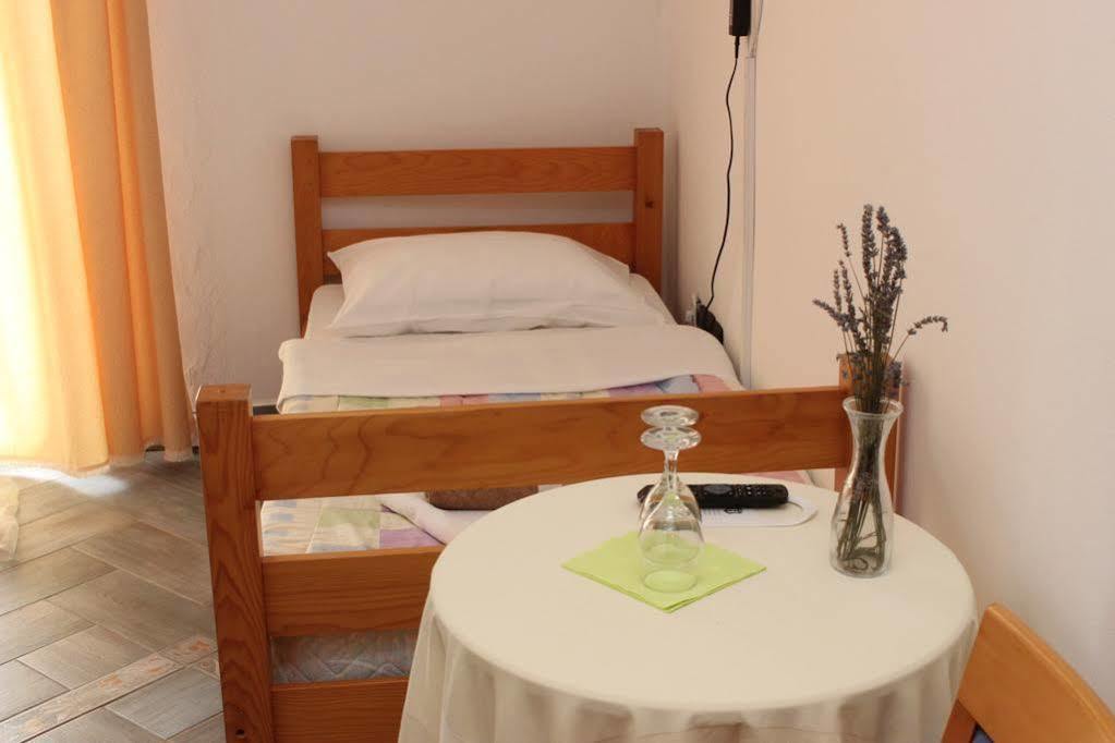 Rooms Laura เมดูลิน ภายนอก รูปภาพ