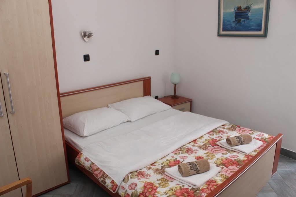 Rooms Laura เมดูลิน ภายนอก รูปภาพ