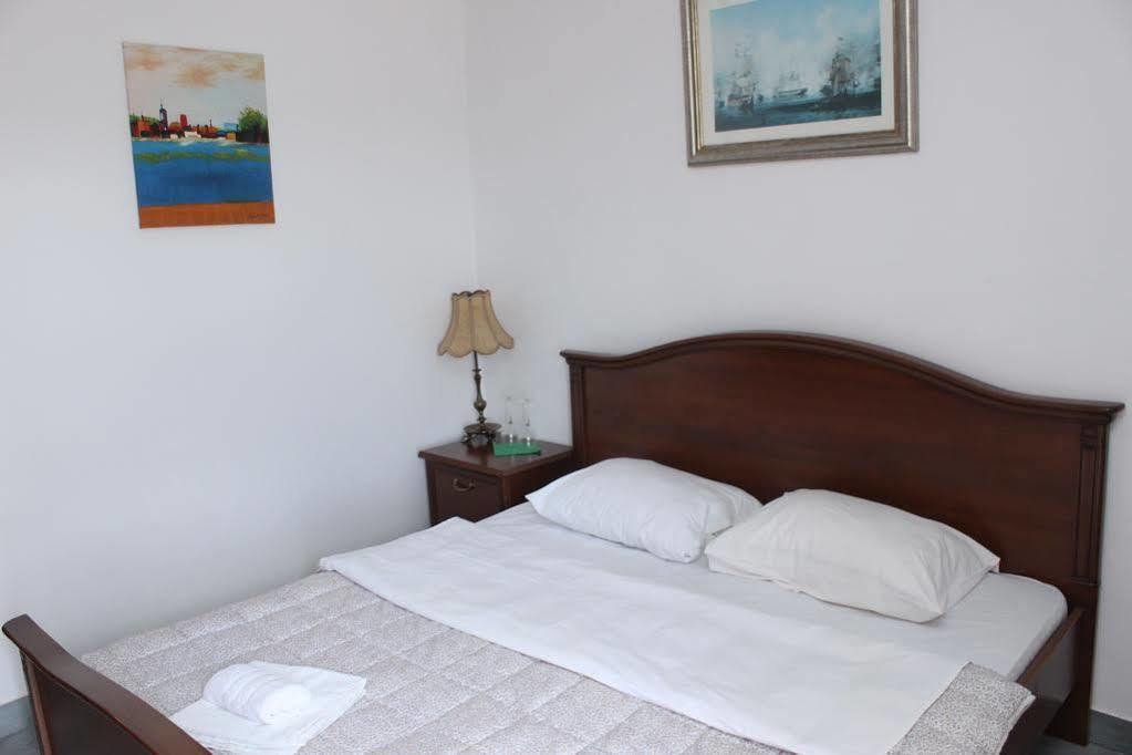 Rooms Laura เมดูลิน ภายนอก รูปภาพ